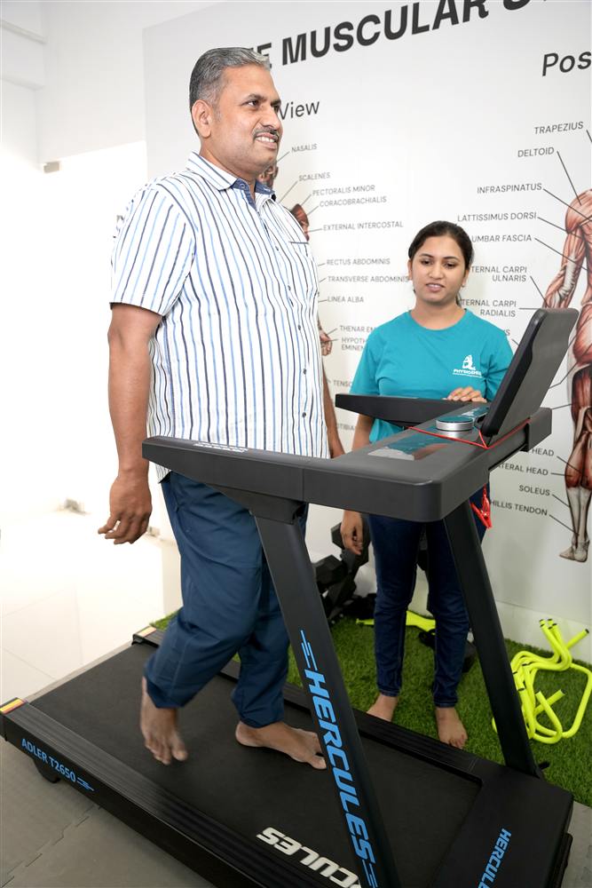 Treadmill gait training during a neuro rehabilitation session at the PhysioShine rehabilitation centre